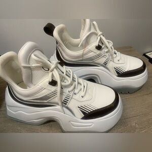 Louis Vuitton Archlight White and Brown Sneakers size: 6